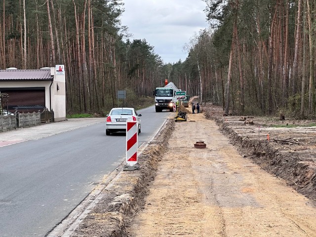 Rozpoczęła się budowa ścieżki pieszo-rowerowej Galewice - Osiek