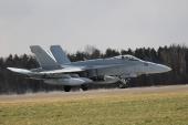 Do Łasku dotarły samoloty F18