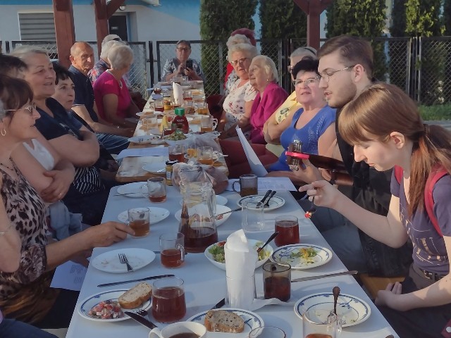 Majówkowy grill seniorów z Wieruszowa