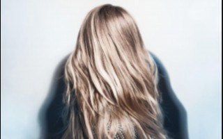Farba do włosów blond - polecane odcienie dla ciemnej karnacji