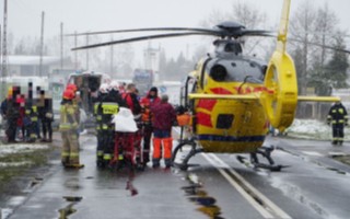 Wypadek w Lututowie. Trzy osoby ranne