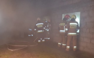 Pożar na terenie domu w Kowalówce